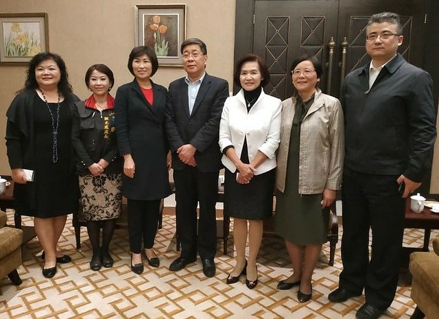 唐玉書陪同林縣長和饒縣長來上海推廣宜花東山好水 (2)