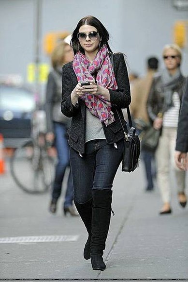 michelle-trachtenberg-and-yarnz-leopard-hearts-scarf-gallery