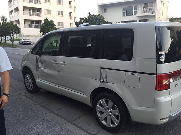 日本沖繩自由行 TIMES租車 (租車車禍後的處理方式)