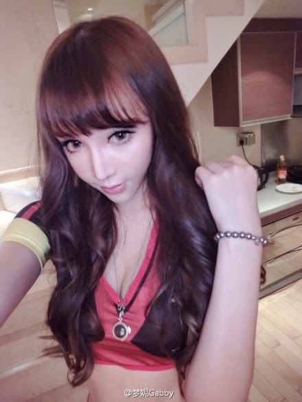 北舞校花梦妮Gabby性感写真 半小時狂飲6斤白酒輕鬆比YA 夢妮Gabby三圍 個人資料 微薄