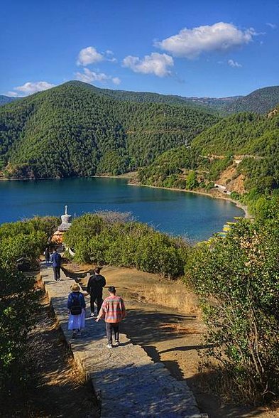 格姆女神山上的靜謐日出