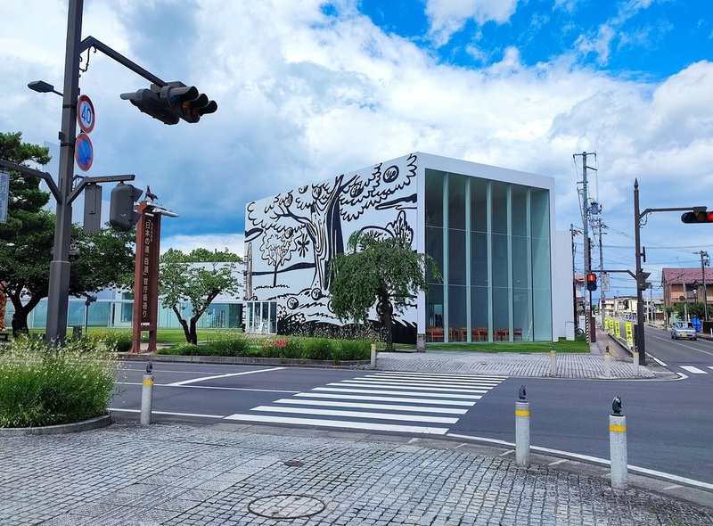 20230713_02 十和田美術館 01s.jpg