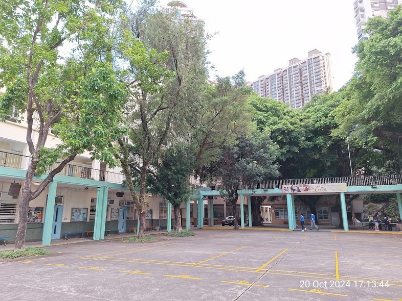 到了進教之佑堂（鄧鏡波中學內）領取再上週參與中華聖母和玫瑰兩