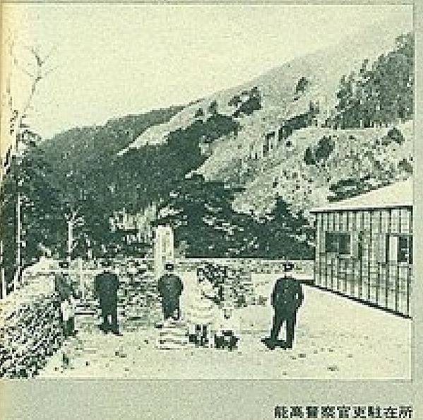 1901年的台灣行政區劃圖，紅線係當時所稱「漢蕃交界線」（實