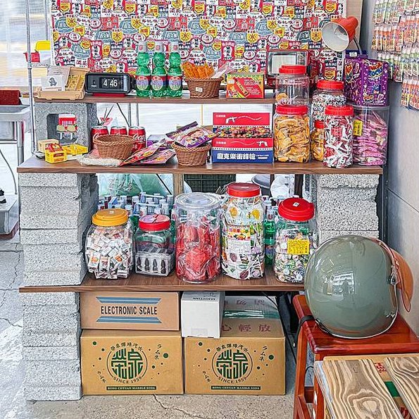 【高雄左營】Ｑ吉拉＞小吃結合柑仔店～童趣滿分的可愛餐車！