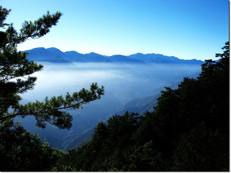 治茆山東北稜東南眺群山 3