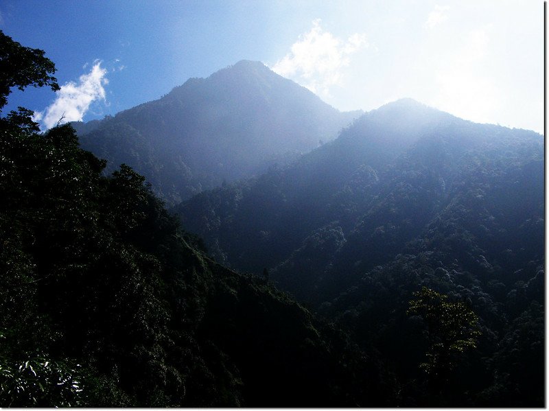 治茆山北稜望治茆山