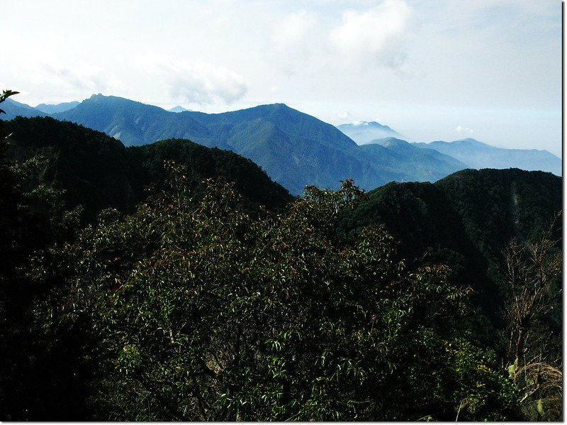 斯拉巴庫山頂南眺石山、溪南山 2