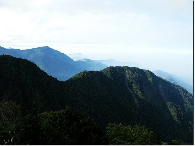 斯拉巴庫山頂南眺溪南山、藤枝方向2