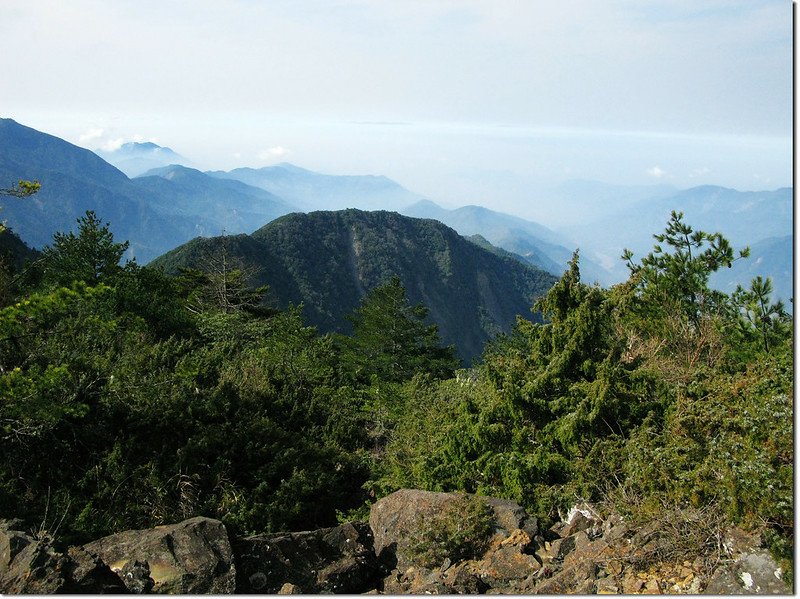 斯拉巴庫山頂西南遠眺藤枝方向