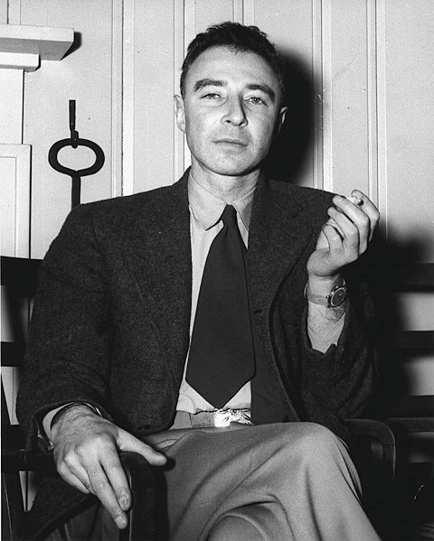 480px-J._Robert_Oppenheimer_at_the_Guest_Lodge,_Oak_Ridge,_in_1946_4