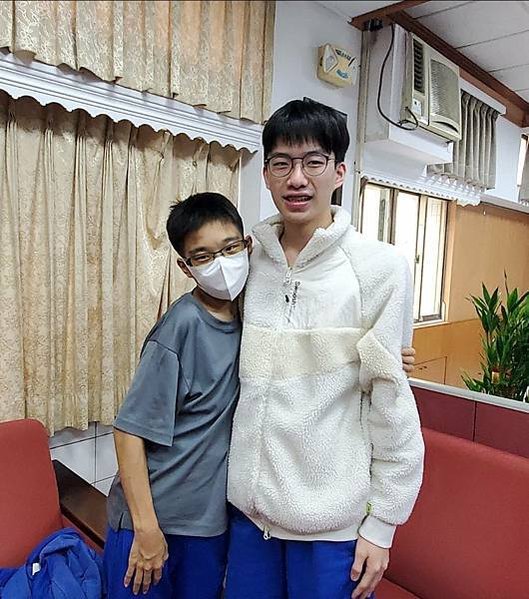 250227(請採用)讓賢暖舉升學佳話！高市中學生放棄錄取資格 助體弱同學圓夢國立大學1