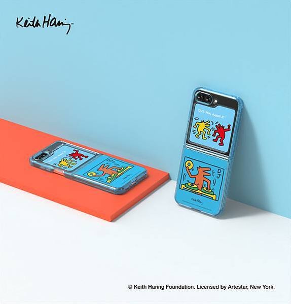 【新聞照片2】Galaxy Z Flip5 Eco-Friends Keith Haring 聯名保護殼（含QR Code，藍）
