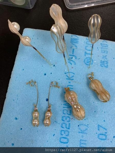 水晶花教學 學生的作品&gt;&gt;鈴蘭、蝴蝶蘭、石化大豆、瓢蟲🐞、花