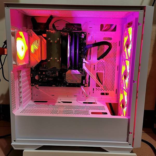 美洲獅 COUGAR UNIFACE RGB - 側透鋼化玻