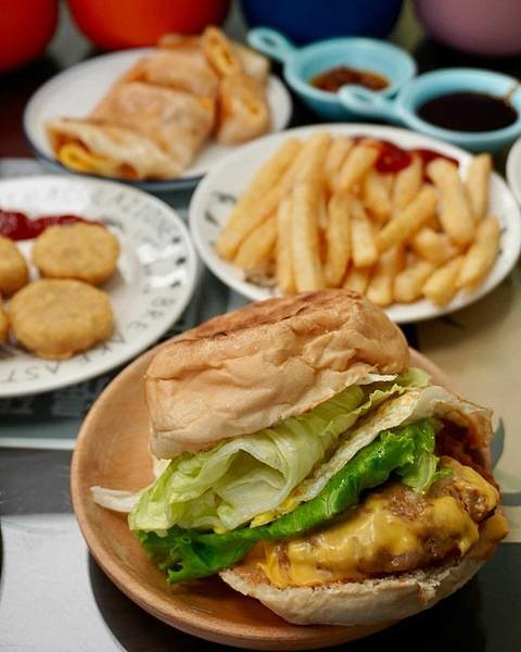 在地人都愛的平價早餐店！新莊中港圖書館旁的《金好吃飲食店》