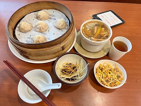 龍袍湯包,黃豆芽,酸辣湯