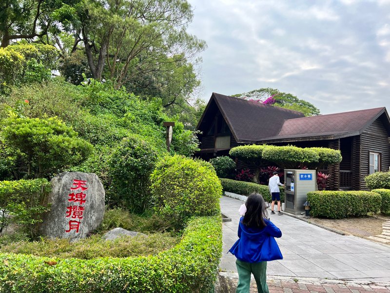 台南景點,台南景點親子,柳營景點,柳營景點推薦,尖山埤江南渡假村,獨木舟,水上腳踏車,小琉球,露水雞,柳營露水雞