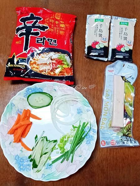 【𝒜𝓃𝒾𝓉𝒶&apos;𝓈 辛拉麵的一百種吃法】- 06.辛鮭魚冷麵