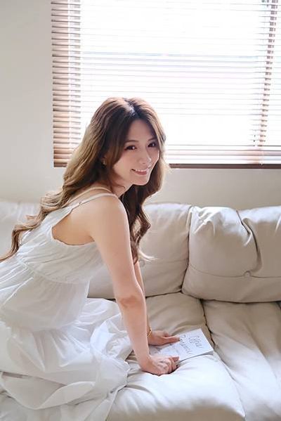 薑是老的辣!10年女神87姊姊出第三本寫真集
