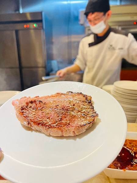 台中CP值超高BUFFET吃到飽 ‖ 潮港城太陽百匯‖ 現打