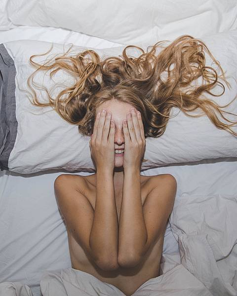 woman-waking-up