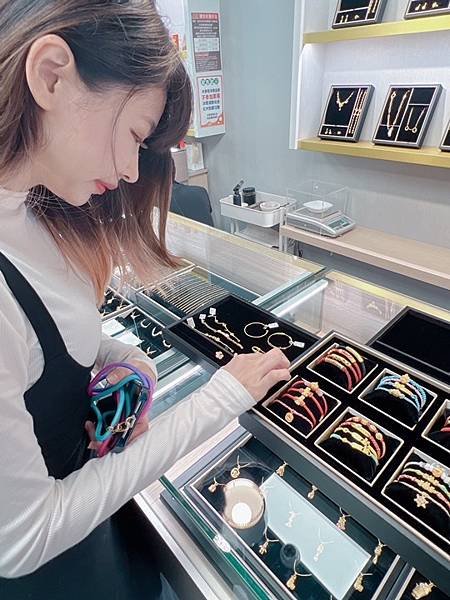 「大里金飾店」給寶寶最好的祝福！9999純金彌月禮分享～龍年