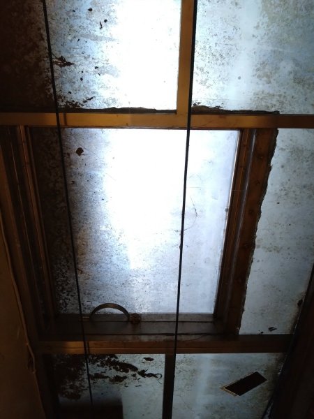 DIY〉遮雨棚排水溝槽堵塞溢水．後陽台小瀑布淹水