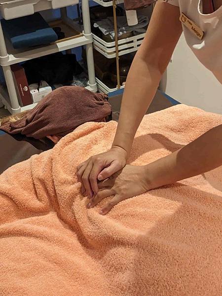 【台中美容SPA推薦】NUPHIZ美學。精油按摩 忙碌後的放
