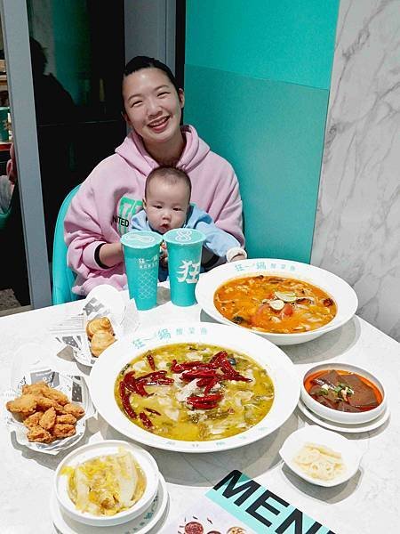 爆紅的『年輕時尚酸菜魚』。品狂一鍋美學一生   還沒開賣就超