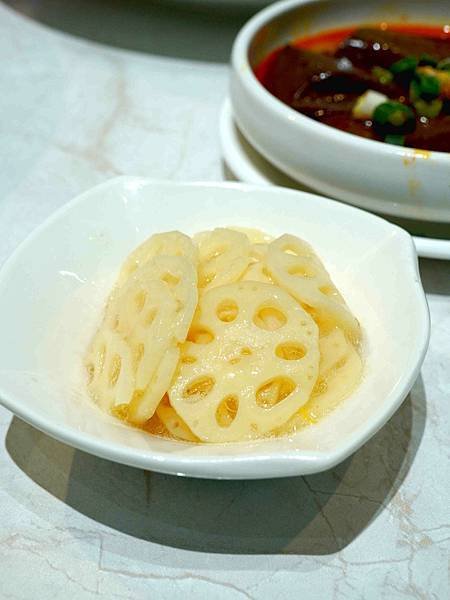 爆紅的『年輕時尚酸菜魚』。品狂一鍋美學一生   還沒開賣就超