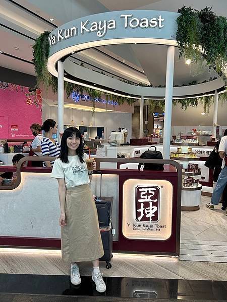 新加坡室內景點推薦 | 就在樟宜機場旁邊！星耀樟宜看室內大瀑