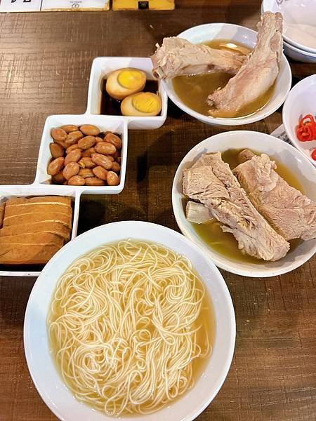 新加坡室內景點推薦 | 就在樟宜機場旁邊！星耀樟宜看室內大瀑