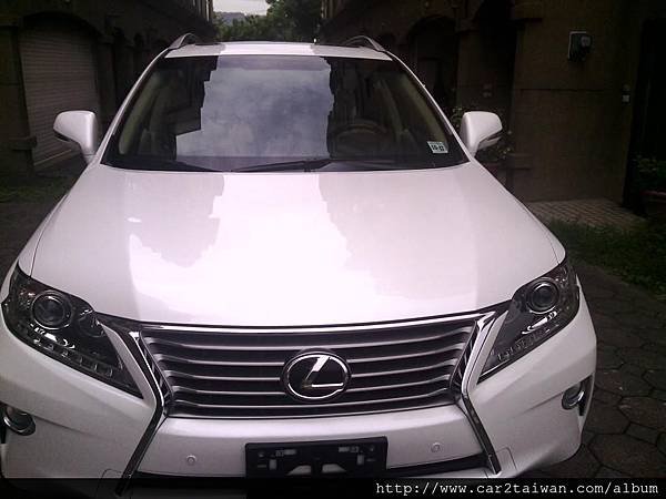 2013年LEXUS RX350自用車連同傢俱行李一起從美國加州洛杉磯跨國搬回台灣了，時間大約一個多月，比想像中快多了，車子及傢俱行李的國際搬家費用也才不到$2000元美金，也比想像中便宜多了，許多人說國際搬家費用部便宜，建議把一些大型家具都丟掉，但是親自做了一次之後才發現，原來費用蠻便宜的，推薦大家可以去諮詢一下Ship2TW國際搬家公司，了解一下費用及時間等資訊。