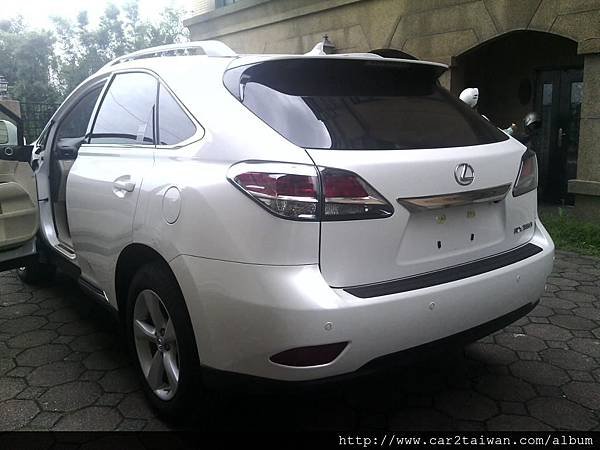 2013年LEXUS RX350車上可以放行李嗎？可以的，一般海運公司可能會加收費用，但是Ship2TW跟陽明海運簽訂長期合約，個人自用物品放車上不用另外增加海運費用，當然如果全新品則要課徵關稅，這樣大家應該知道為什麼美國海運許多人都會推薦ship2tw公司了。