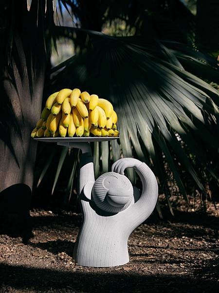 xlarge_Monkey_side_Table_9_203804e8d5