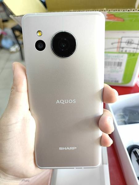 防摔又防水  超輕手機推薦  - SHARP AQUOS s