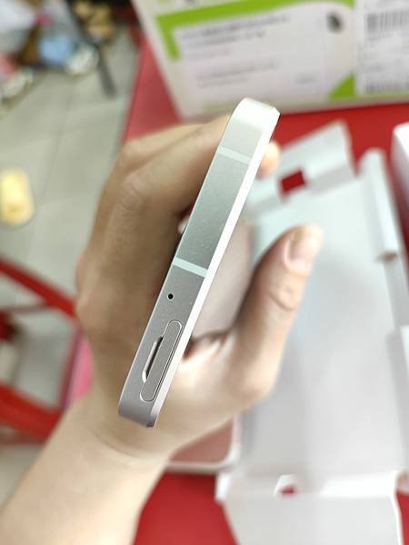 防摔又防水  超輕手機推薦  - SHARP AQUOS s