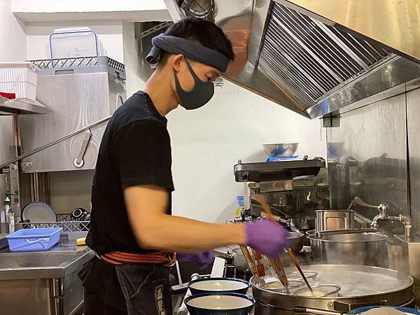 捷運中山站排隊拉麵｜人氣池音 鶏白湯ラーメン，濃郁奶香雞湯讓