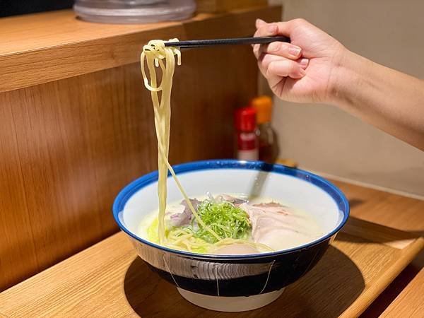 捷運中山站排隊拉麵｜人氣池音 鶏白湯ラーメン，濃郁奶香雞湯讓