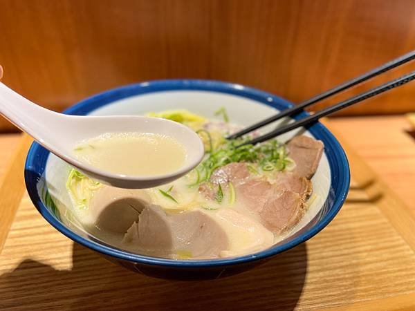 捷運中山站排隊拉麵｜人氣池音 鶏白湯ラーメン，濃郁奶香雞湯讓