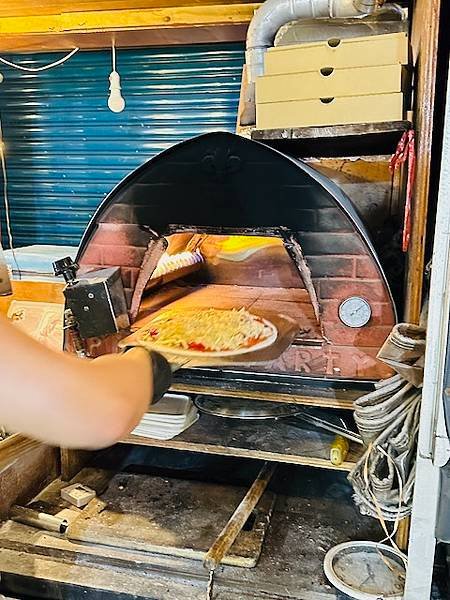 條通pizza餐車~~萬媽媽麵攤