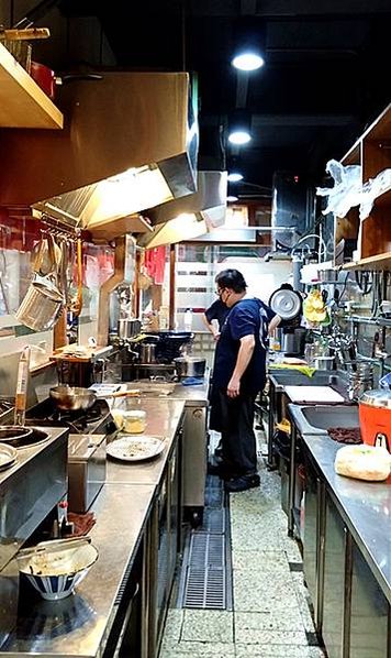 中壢拉麵推薦｜【藏心食堂】激推蛤蠣超多的「蒜頭蛤蠣雞拉麵」，