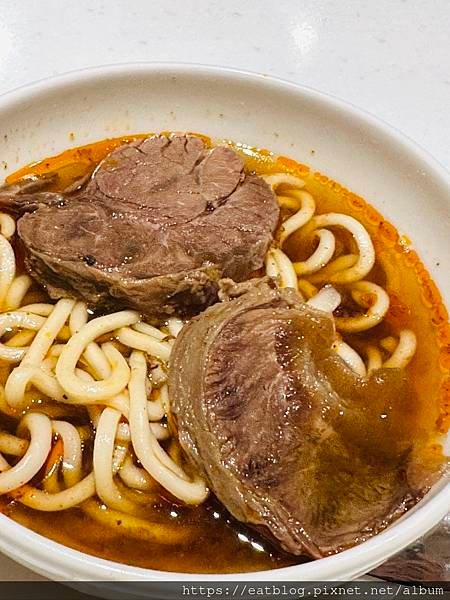 桃園機場｜東方宇逸貴賓室、美食廣場｜好吃蝦捲滷肉飯、紅白酒＠
