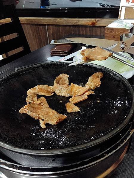 &lt;食記-桃園蘆竹&gt;位於學區美食-韓式鍋蓋烤肉-韓鼎