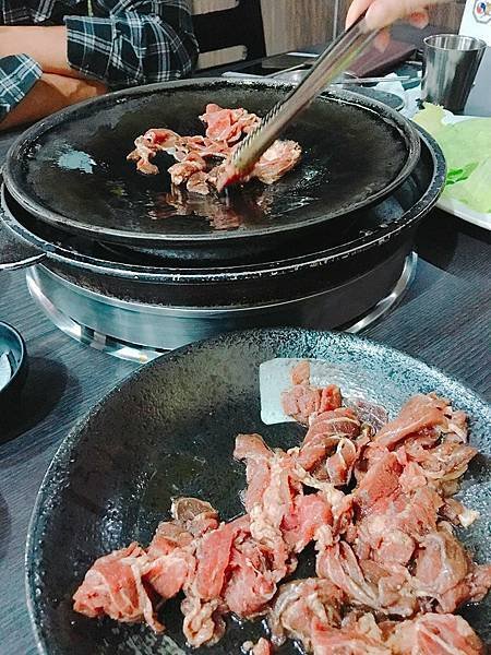 &lt;食記-桃園蘆竹&gt;位於學區美食-韓式鍋蓋烤肉-韓鼎