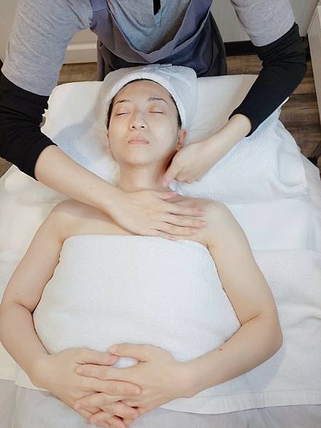 &lt;美容-新北永和&gt;小臉按摩_ 易筋撥氣拓小顏課程 讓小女孩變