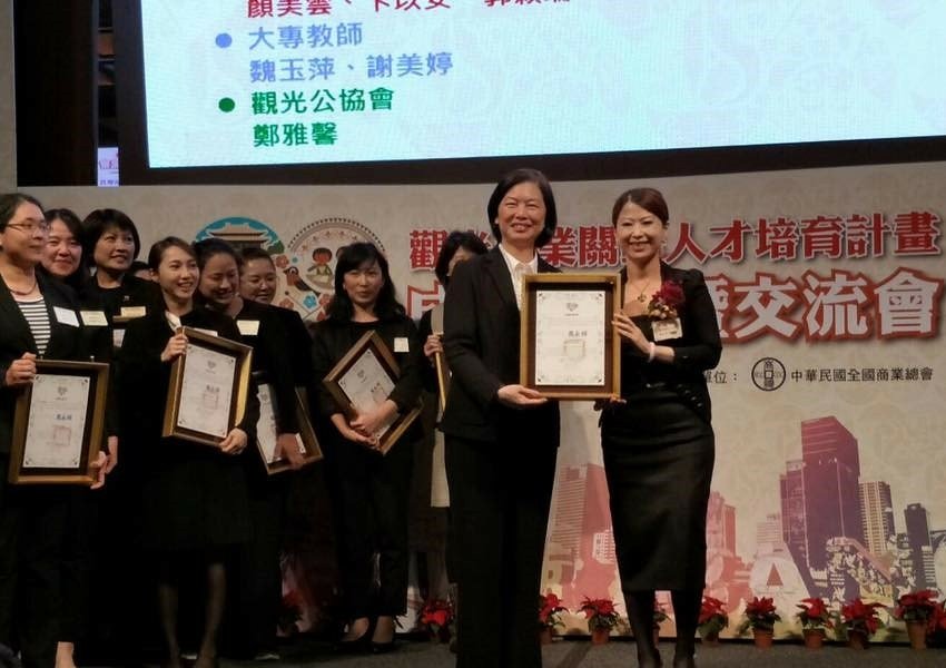 觀光局拿到證書代表致詞 (5)
