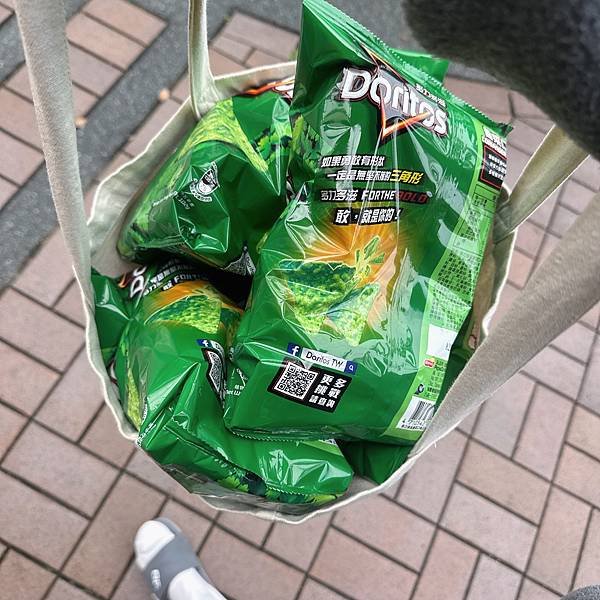 香菜撲鼻超夠味!!!!!!Doritos多力多滋香菜口味玉米