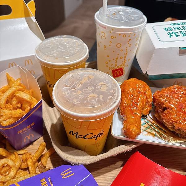 餓了8小時抽完血的放縱日我媽買了一堆麥當勞捲捲薯條但韓風炸雞